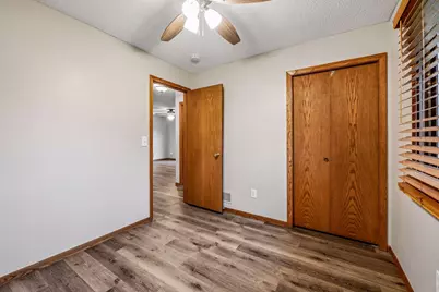 1070 Butte Court, Chanhassen, MN 55317 - Photo 20