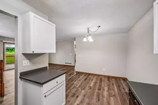 1070 Butte Ct, Chanhassen, MN 55317 - Photo 16