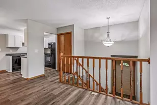 1070 Butte Ct, Chanhassen, MN 55317 - Photo 6