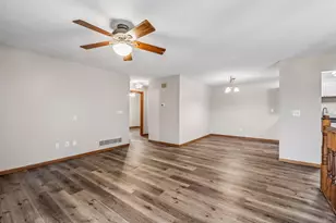 1070 Butte Ct, Chanhassen, MN 55317 - Photo 10