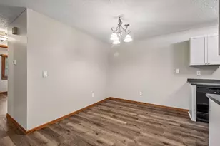 1070 Butte Ct, Chanhassen, MN 55317 - Photo 12