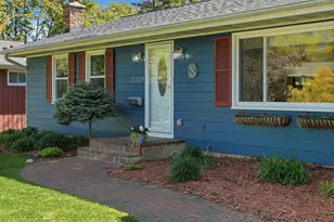 2149 Lamplight Dr, Woodbury, MN 55125 - Photo 2