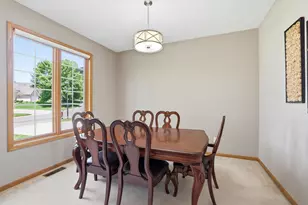 3774 Oxford Dr, Woodbury, MN 55125 - Photo 6