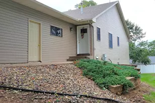 832 Laurel Ave, Hudson, WI 54016 - Photo 4