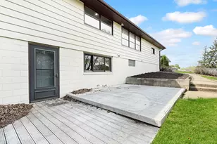 873 S Hampton St, Fairmont, MN 56031 - Photo 2