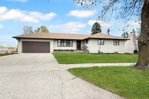 873 S Hampton St, Fairmont, MN 56031 - Photo 2
