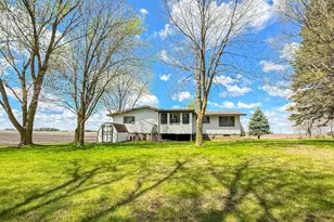 923 Summit Dr, Fairmont, MN 56031 - Photo 2
