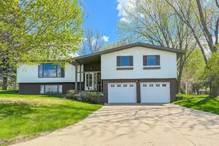 923 Summit Dr, Fairmont, MN 56031 - Photo 2