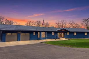 3015 Valleywood Dr SW, Rochester, MN 55902 - Photo 2