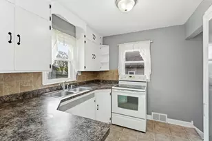 1006 10th Ave NW, Rochester, MN 55901 - Photo 2