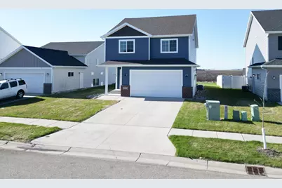1221 46th Avenue S, Moorhead, MN 56560 - Photo 2
