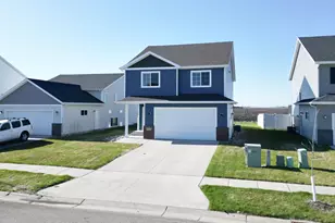 1221 46th Ave S, Moorhead, MN 56560 - Photo 2