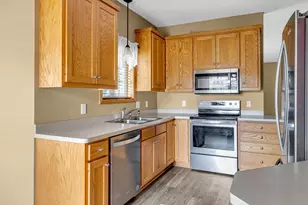 321 Summer Pl E, Maplewood, MN 55117 - Photo 6