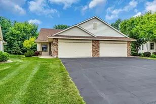 321 Summer Pl E, Maplewood, MN 55117 - Photo 2