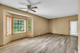 321 Summer Pl E, Maplewood, MN 55117 - Photo 10