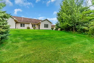 321 Summer Pl E, Maplewood, MN 55117 - Photo 32