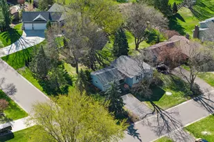 5870 Daniel Ct, Shoreview, MN 55126 - Photo 2