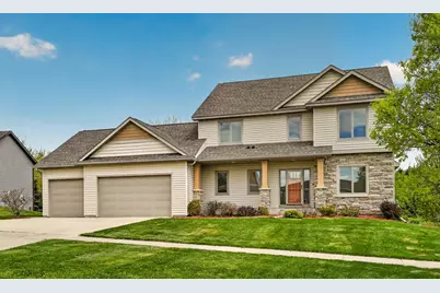 2074 Shannon Oaks Boulevard NE, Rochester, MN 55906 - Photo 2