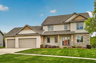 2074 Shannon Oaks Blvd NE, Rochester, MN 55906 - Photo 2