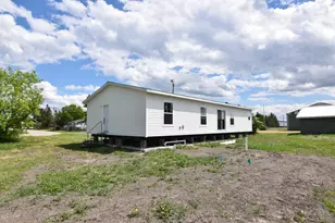 319 3rd Ave SW, Baudette, MN 56623 - Photo 2