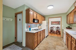 1845 City Heights Dr, Maplewood, MN 55117 - Photo 10