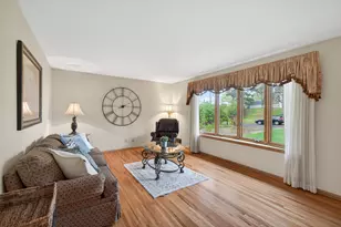 1845 City Heights Dr, Maplewood, MN 55117 - Photo 4