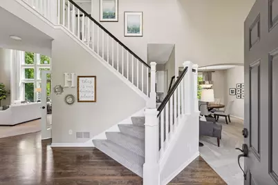 7638 Ridgeview Way, Chanhassen, MN 55317 - Photo 2