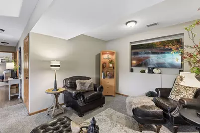 589 McKnight Road S, Saint Paul, MN 55119 - Photo 30