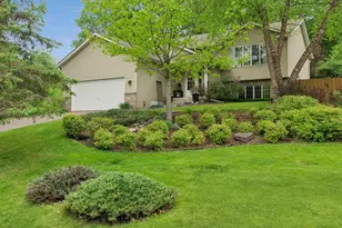 589 McKnight Rd S, Saint Paul, MN 55119 - Photo 1