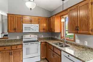 962 Stratford Ln W, Burnsville, MN 55337 - Photo 10