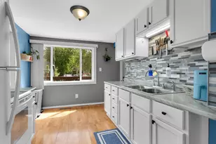 978 3rd St E, Saint Paul, MN 55106 - Photo 8