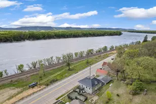 476 S Main St, Fountain City, WI 54629 - Photo 4