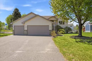 1113 S 2nd St, Princeton, MN 55371 - Photo 2
