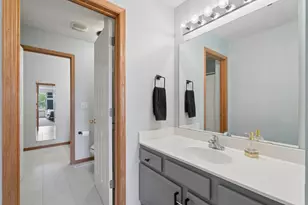 668 Cobblestone Way, Shakopee, MN 55379 - Photo 20