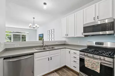 668 Cobblestone Way, Shakopee, MN 55379 - Photo 10