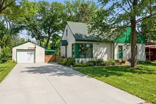 711 Grandview Ave W, Roseville, MN 55113 - Photo 1