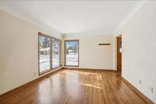 711 Grandview Ave W, Roseville, MN 55113 - Photo 4