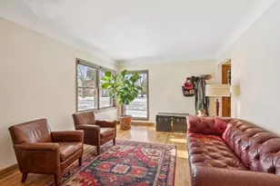 711 Grandview Ave W, Roseville, MN 55113 - Photo 2