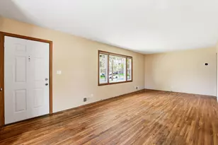 364 Meadow Ln, Woodbury, MN 55125 - Photo 10