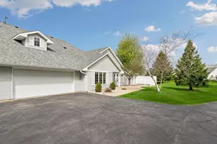 504 Crystal Cir, Mankato, MN 56001 - Photo 2