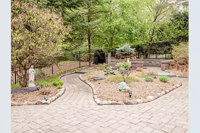 1009 Stratford Road, Mendota Heights, MN 55118 - Photo 38