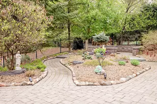1009 Stratford Rd, Mendota Heights, MN 55118 - Photo 38