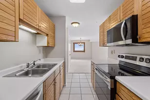66 9th St E, Saint Paul, MN 55101 - Photo 12