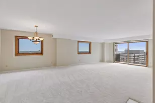 66 9th St E, Saint Paul, MN 55101 - Photo 4