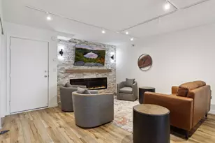 66 9th St E, Saint Paul, MN 55101 - Photo 26