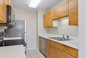 66 9th St E, Saint Paul, MN 55101 - Photo 10