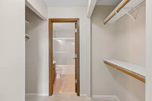 66 9th St E, Saint Paul, MN 55101 - Photo 18
