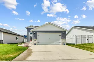 7239 Madelyn Ln S, Fargo, ND 58104 - Photo 2