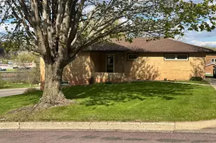 824 Brown St, Jackson, MN 56143 - Photo 1
