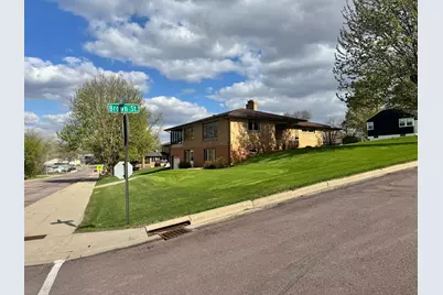 824 Brown Street, Jackson, MN 56143 - Photo 2